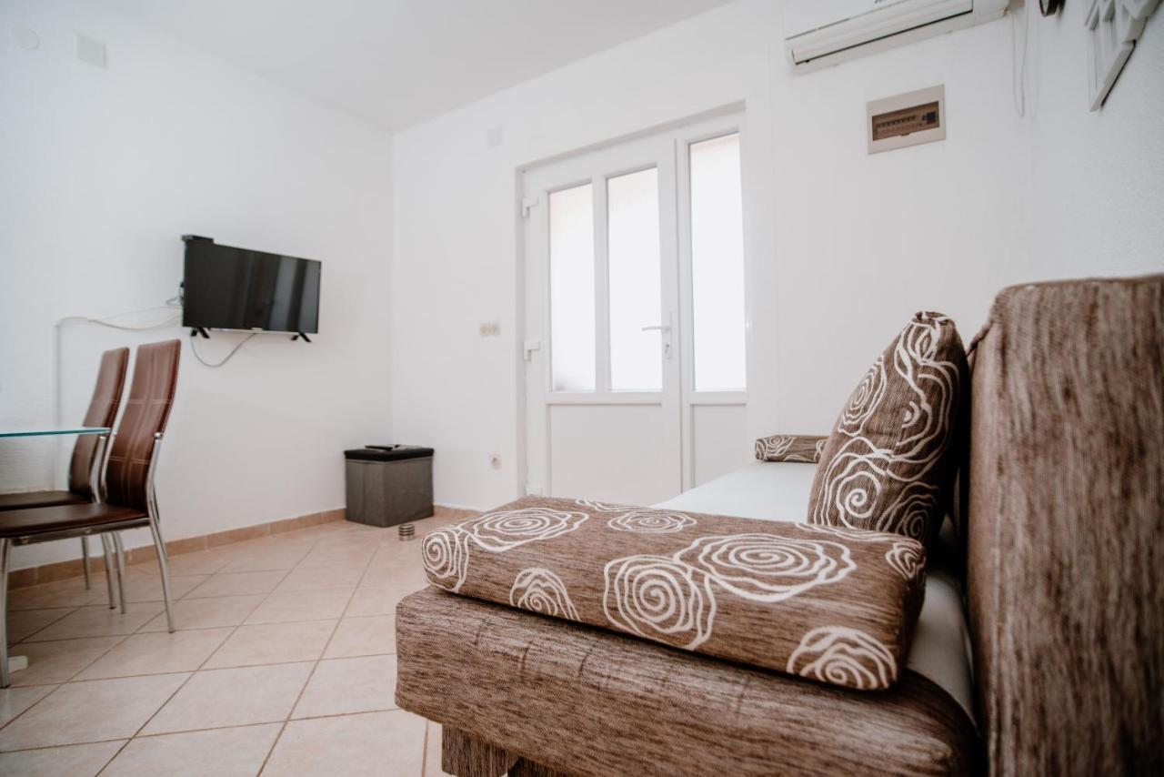 شقة Apartmens Leona كارلوباغ المظهر الخارجي الصورة