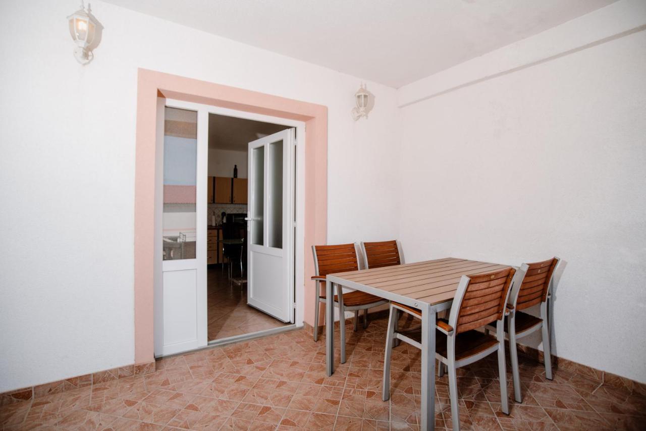 شقة Apartmens Leona كارلوباغ المظهر الخارجي الصورة