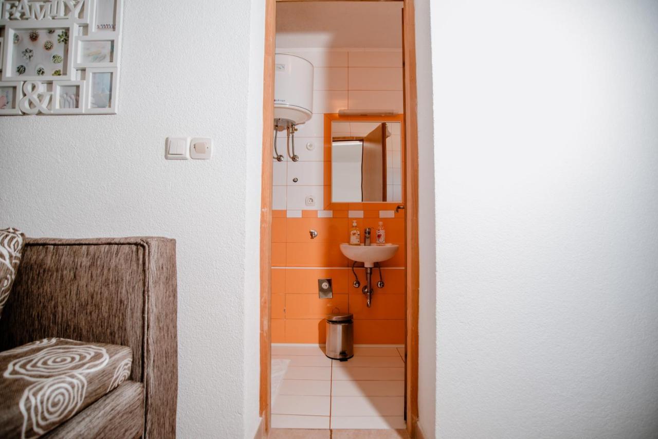 شقة Apartmens Leona كارلوباغ المظهر الخارجي الصورة