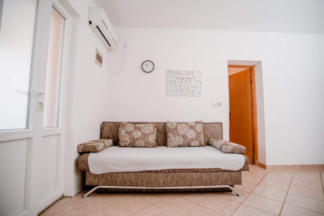 شقة Apartmens Leona كارلوباغ المظهر الخارجي الصورة