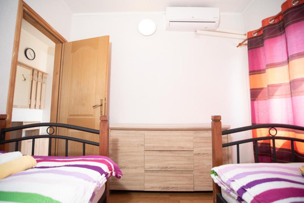 شقة Apartmens Leona كارلوباغ المظهر الخارجي الصورة