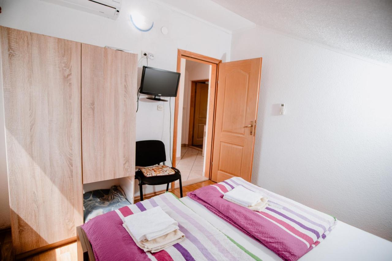 شقة Apartmens Leona كارلوباغ المظهر الخارجي الصورة