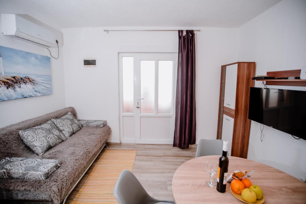 شقة Apartmens Leona كارلوباغ المظهر الخارجي الصورة