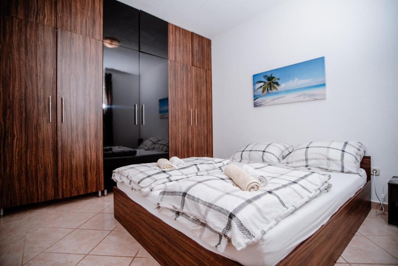 شقة Apartmens Leona كارلوباغ المظهر الخارجي الصورة