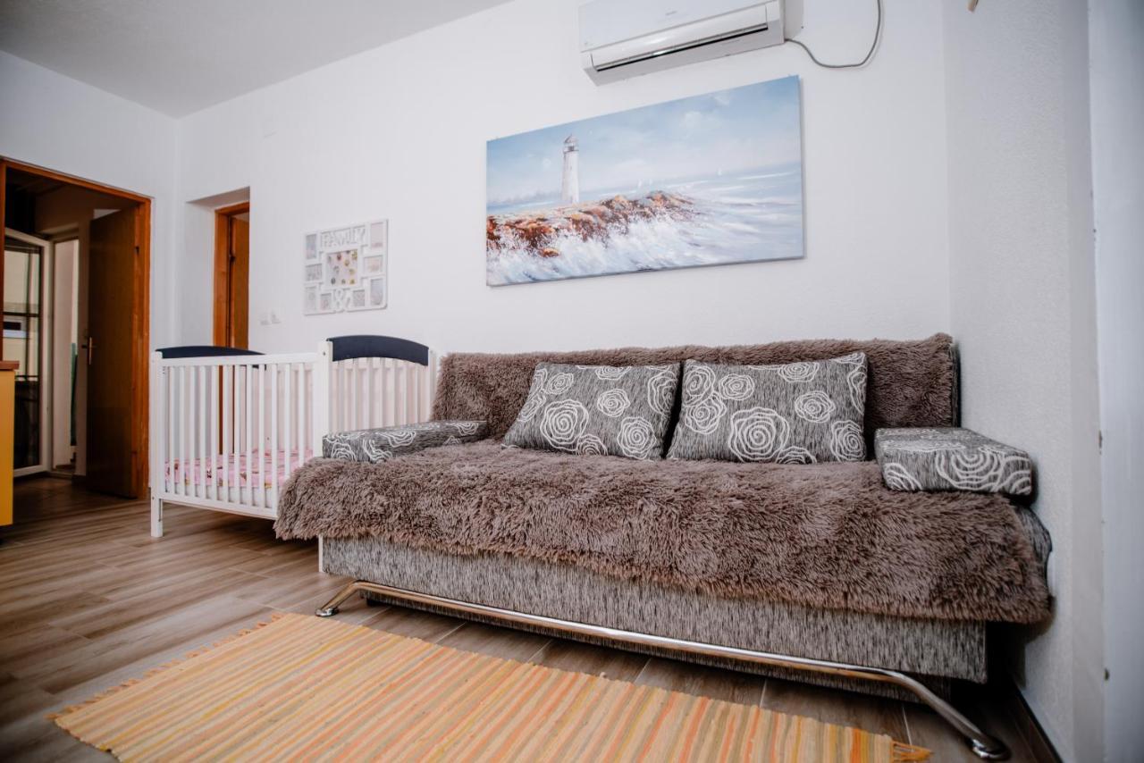 شقة Apartmens Leona كارلوباغ المظهر الخارجي الصورة