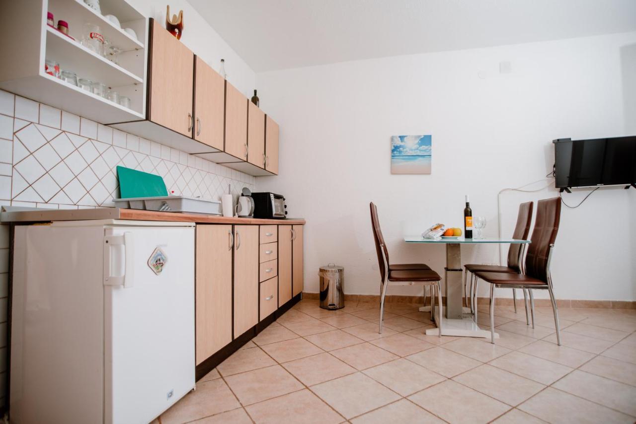 شقة Apartmens Leona كارلوباغ المظهر الخارجي الصورة