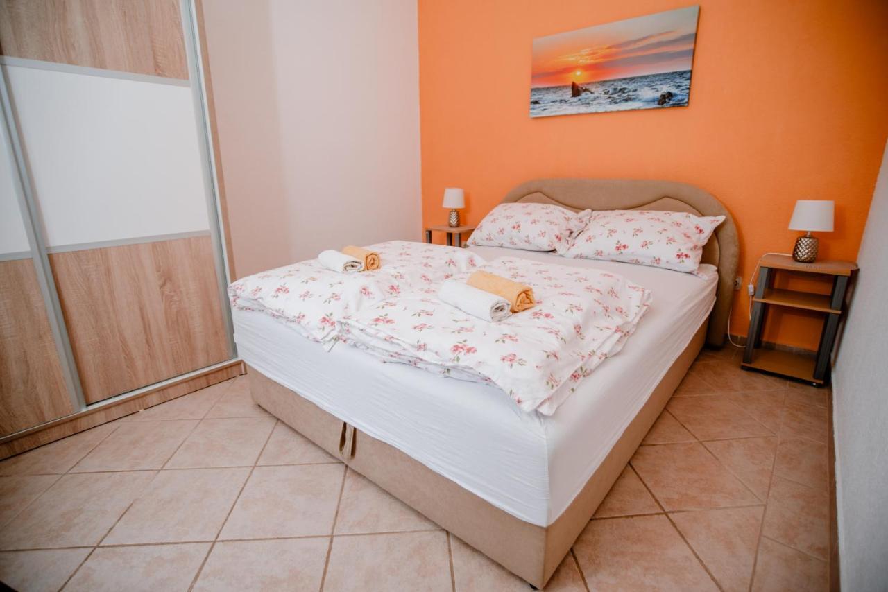 شقة Apartmens Leona كارلوباغ المظهر الخارجي الصورة
