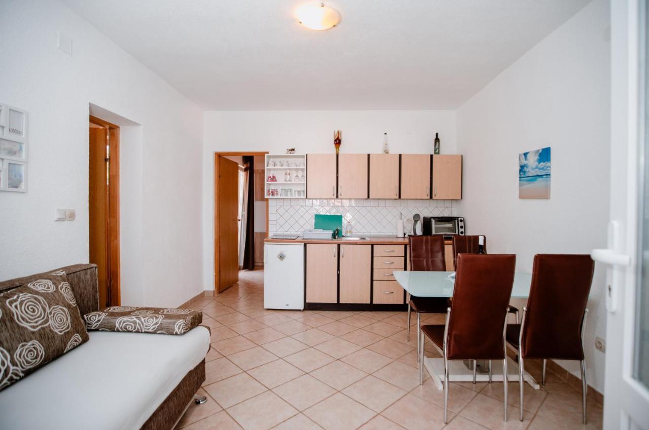 شقة Apartmens Leona كارلوباغ المظهر الخارجي الصورة