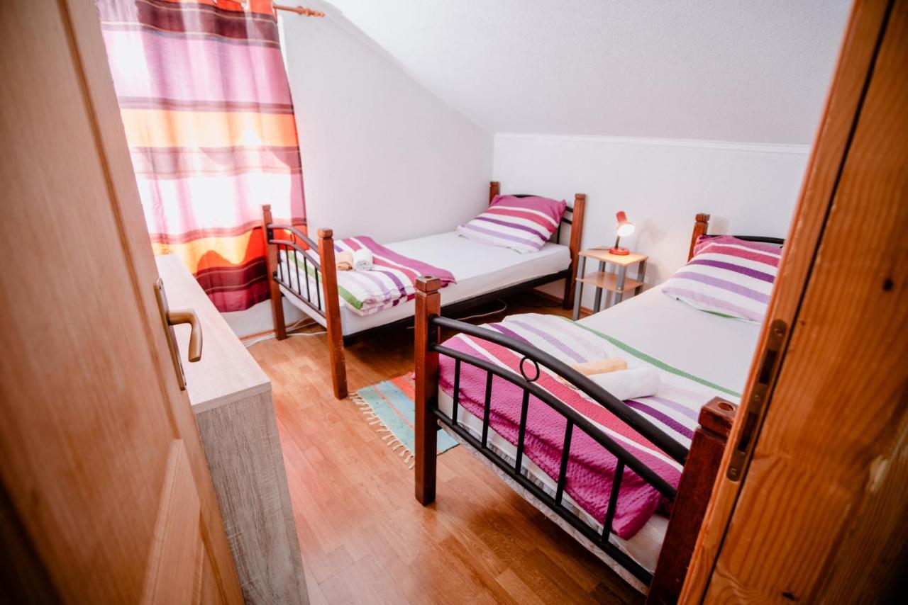 شقة Apartmens Leona كارلوباغ المظهر الخارجي الصورة