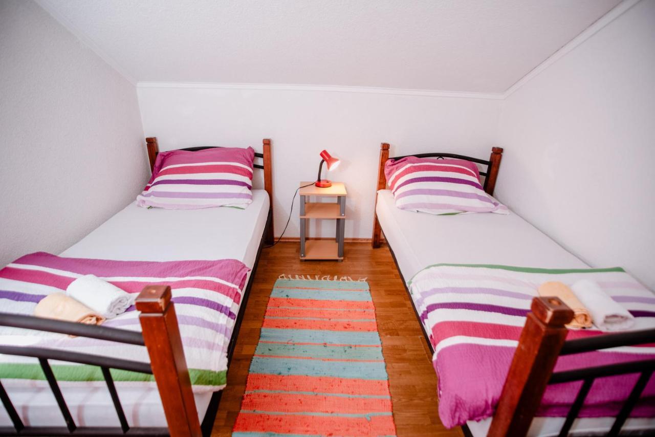 شقة Apartmens Leona كارلوباغ المظهر الخارجي الصورة