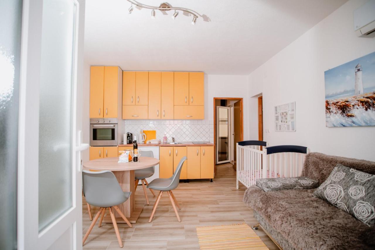 شقة Apartmens Leona كارلوباغ المظهر الخارجي الصورة